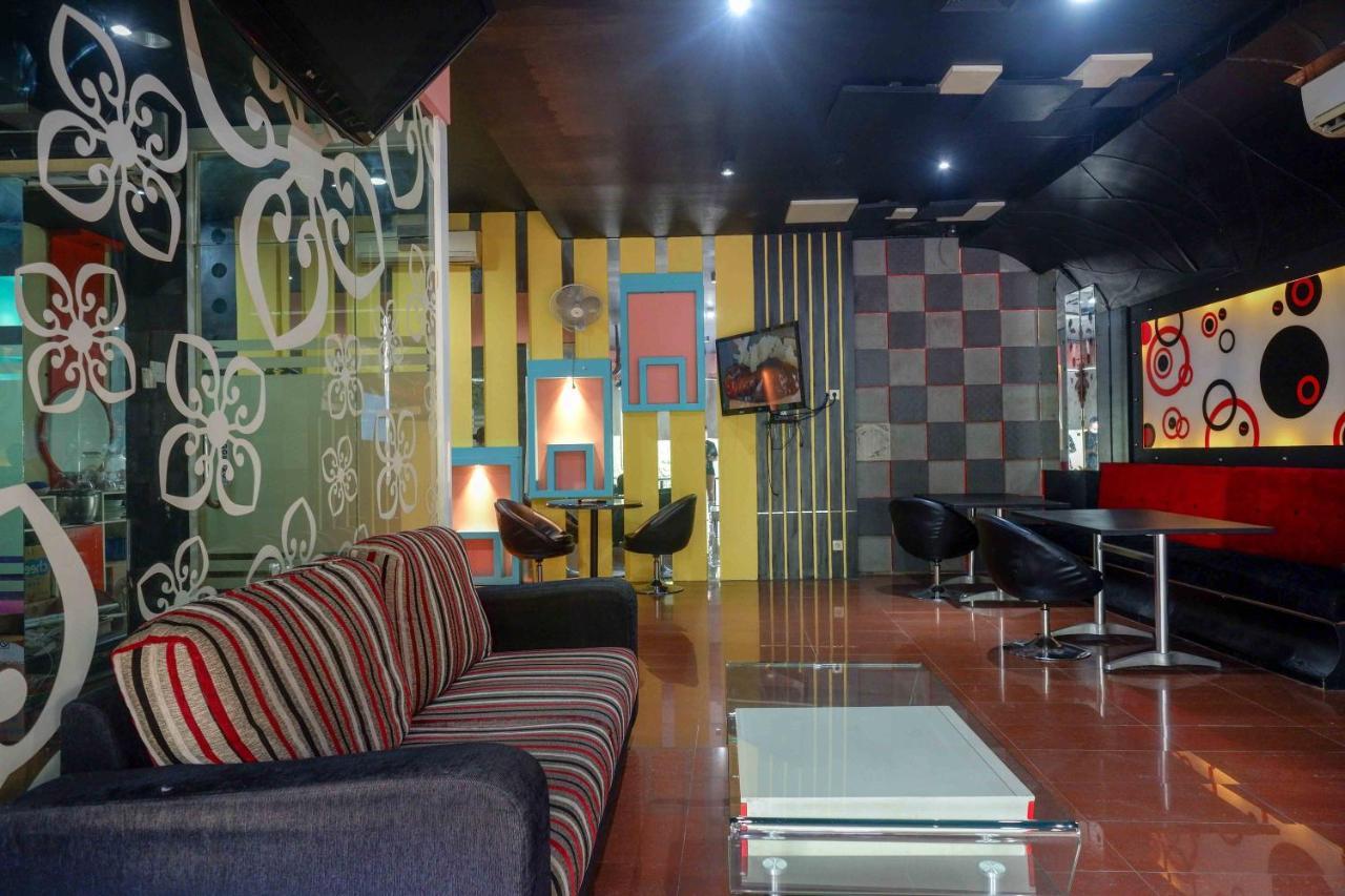 Sans Hotel International Surabaya Gubeng Εξωτερικό φωτογραφία